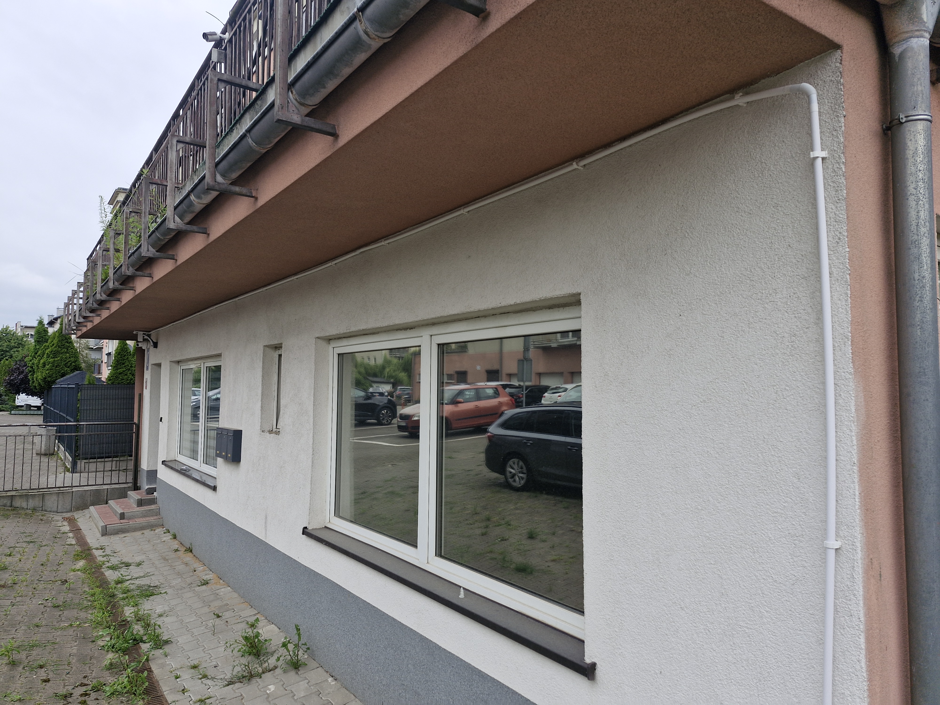 Prace ziemne i układanie kabla pod kostką brukową